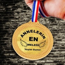 Kişiye Özel Annelerin En Meleği Tasarımlı Madalya - Altın