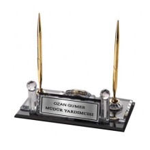 Kişiye Özel Tasarımlı Çift Kalemli Kristal Altın Renk Masa İsimliği