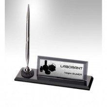 Kişiye Özel Laborant Temalı Kalemli Kristal Gümüş Renk Masa İsimliği