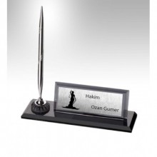 Kişiye Özel Hakim Temalı Kalemli Kristal Gümüş Renk Masa İsimliği