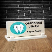 Kişiye Özel Ortodonti Temalı Doğal Taş Masa İsimliği