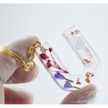 İsme Özel U Harfi Temalı Epoksi Anahtarlık | Red & Purple Flower