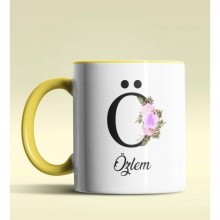 Kişiye Özel Ö Harfi Temalı Çiçekli Tasarım Sarı Renk Kupa
