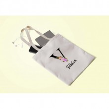 Kişiye Özel V Harfi Temalı Çiçekli Tasarım Bez Çanta